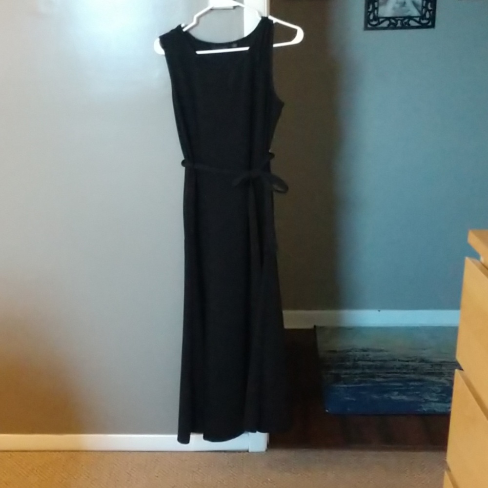 Little black sleeveless dress!